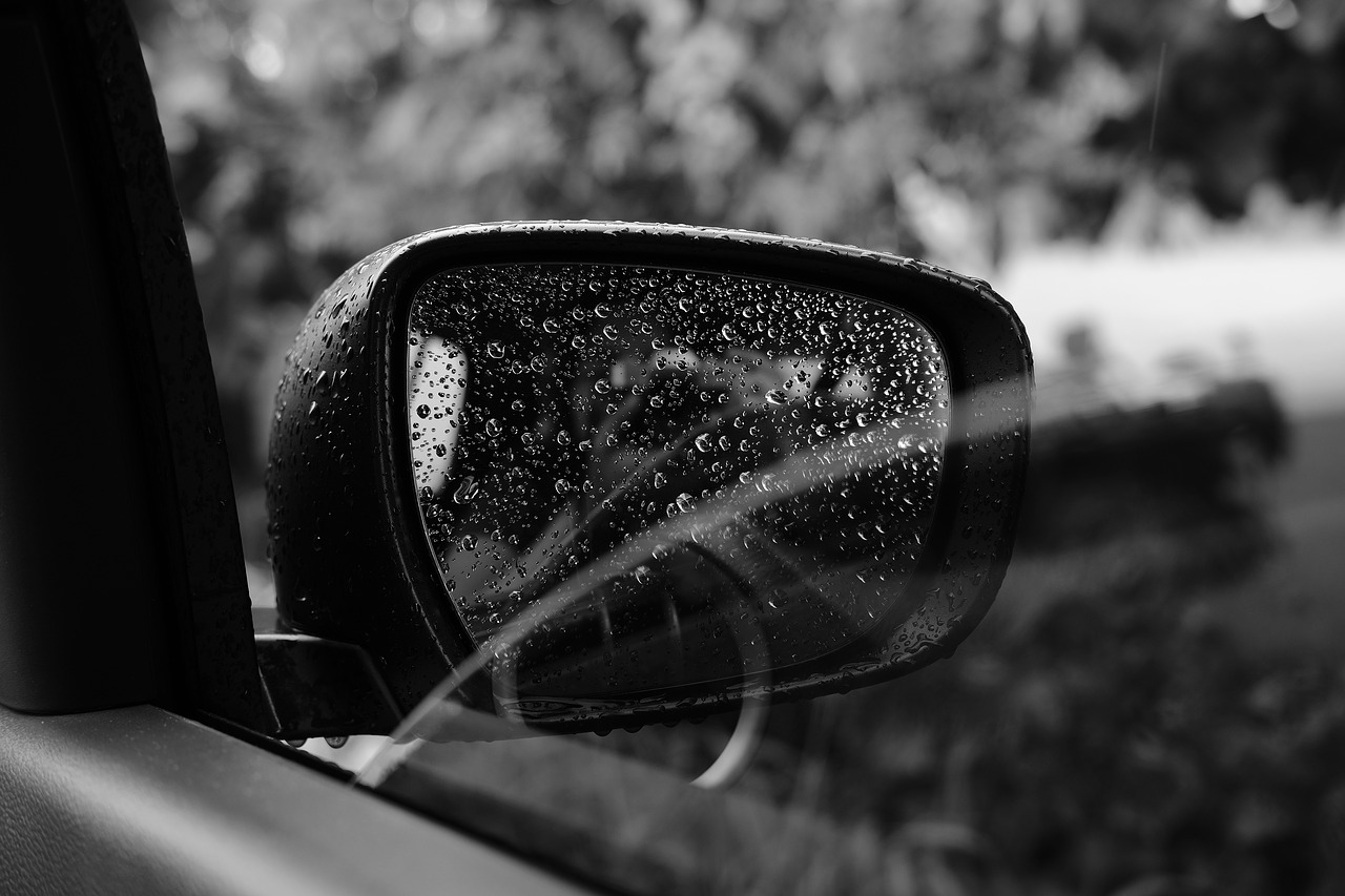 夢占い 雨の中 車を運転する夢の意味とは 車の中から雨を見ている意味も解説