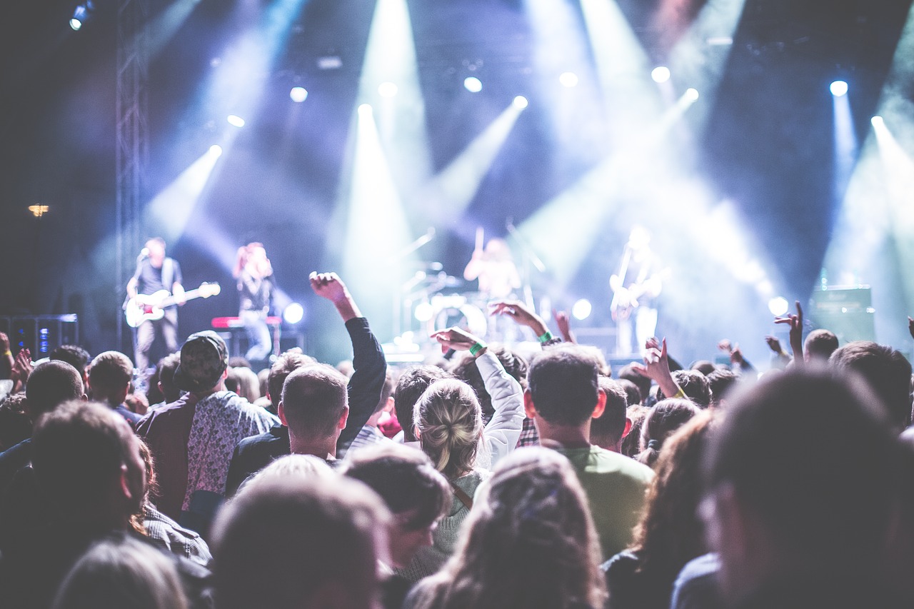 夢占い ライブがシンボルの夢の意味とは ライブの中止 失敗 グッズ 席などライブ関係の夢を解説